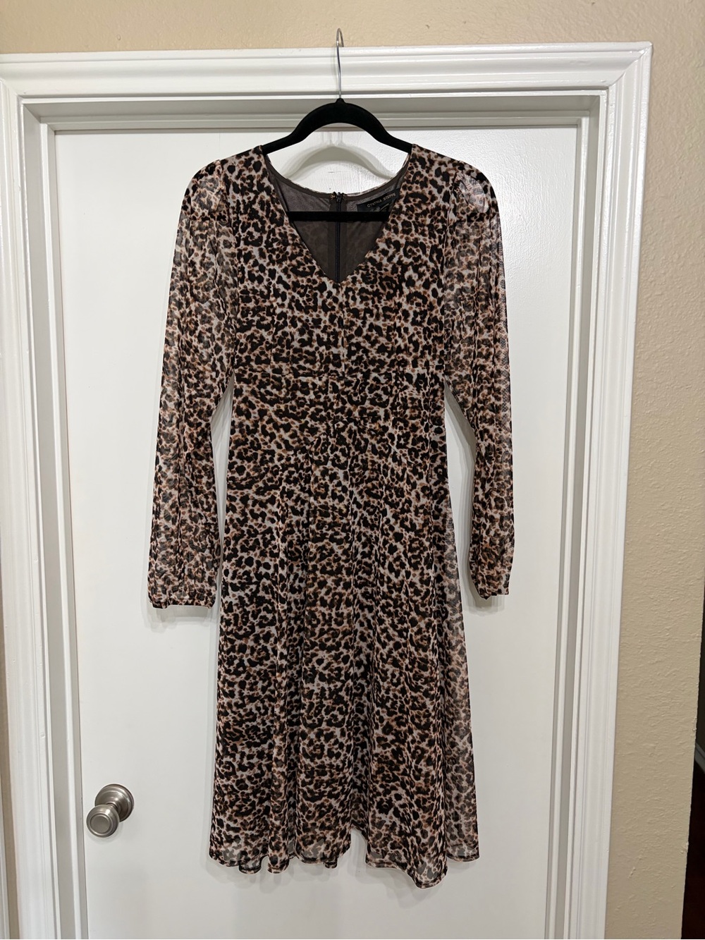 Cynthia Steffe Leopard Print V-Neck Long Sleeve Dress - Size Large